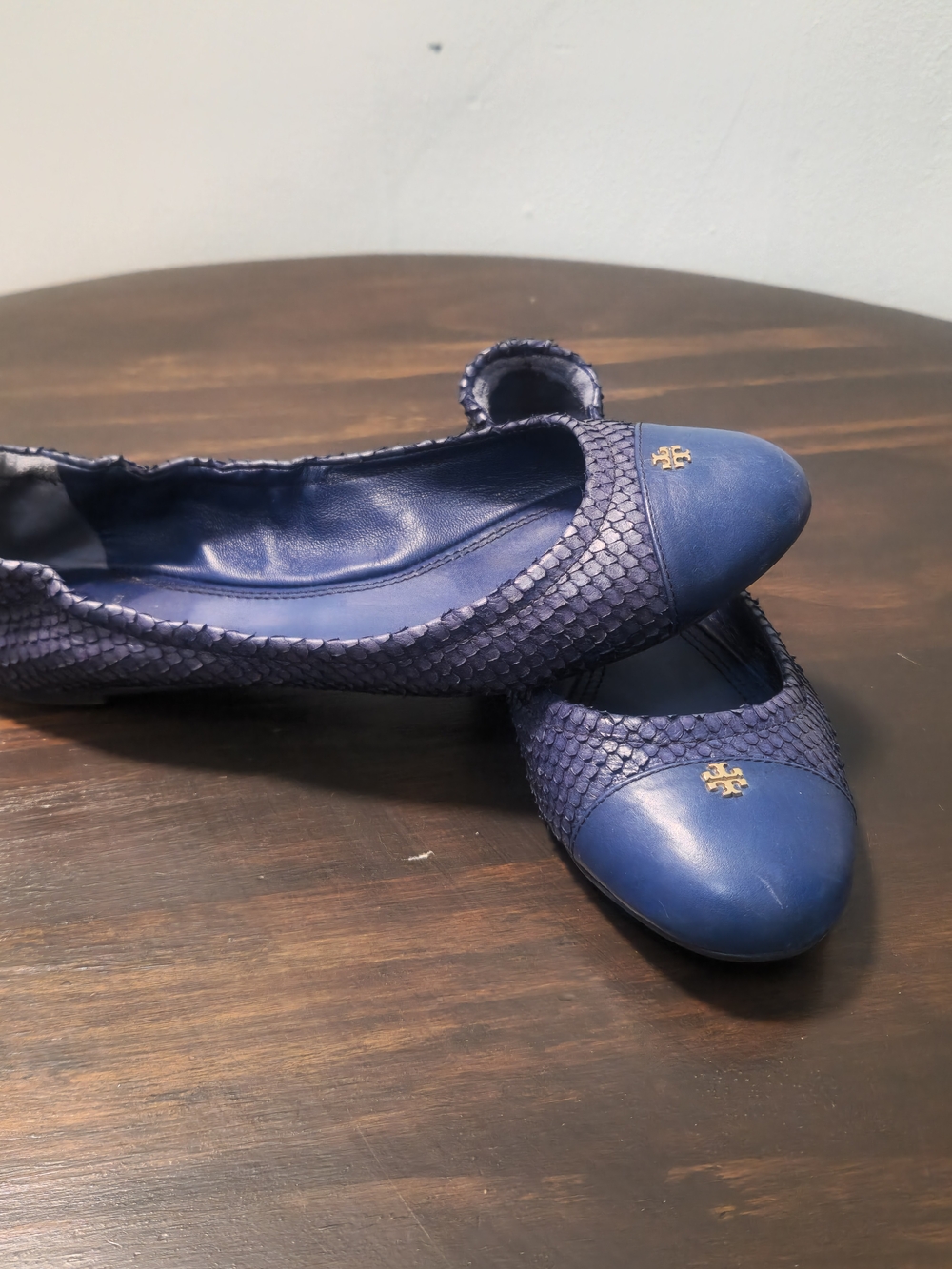 Tory Burch Blue Snake Embossed Leather Ballet Flats Gold Logo Cap Toe 9M
